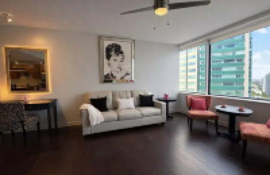 Cozy Retreat with Rooftop Pool, Parking, and Spacious Comfort