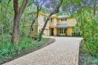 Lovely Home for Entertaining with Saltwater Plunge Pool, Spa & Outdoor Kitchen