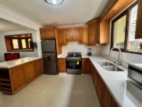 NEW 8apts enjoy HUGE 4 bedrs Hotels in 