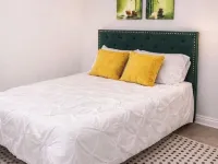 Private Suite W Bathroom & Laundry -Oshawa . Great for Out of Town Travellers Hotels in Oshawa