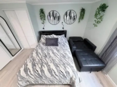 Brand New Cozy Apartment Massage Chair,2 Fireplaces/Xbox/Bidet, Free Parking