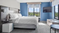 Holiday Inn Express & Suites MANCHESTER-AIRPORT by IHG