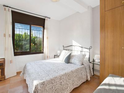 4 bedroom house with private pool