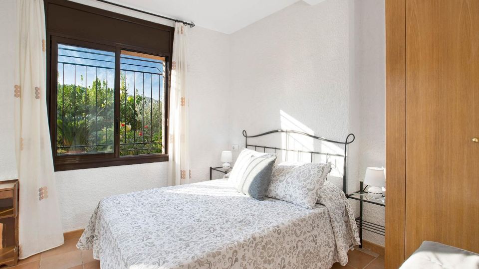 4 bedroom house with private pool