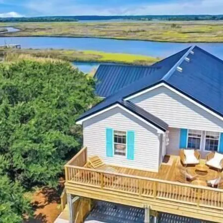 Sunset Sound Cottage -Waterfront with Sweeping Sound Views -2 Min Walk to Beach