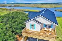 Sunset Sound Cottage -Waterfront with Sweeping Sound Views -2 Min Walk to Beach