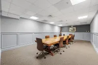 Riverside Hotel & Conference Center - bar