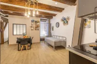 Adira Marseille Panier 2 étoiles - Homestays
