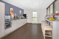 Microtel Inn & Suites by Wyndham Springville/Provo - breakfast