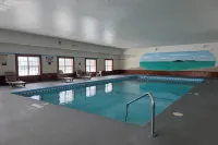 Super 8 by Wyndham Iron Mountain - Pools