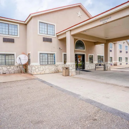 Days Inn & Suites by Wyndham Beeville
