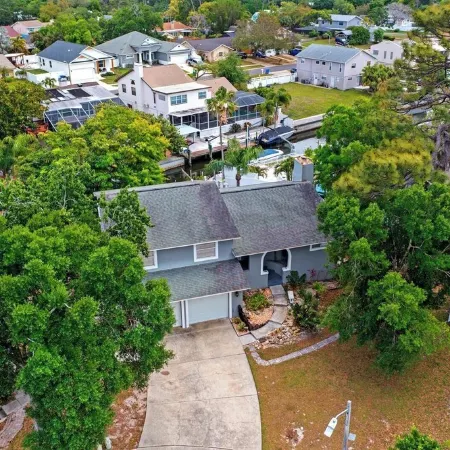 Florida Life on the water with game room, heated pool, kayaks +Pet friendly!!