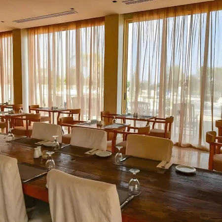 E-Hotel Larnaca Resort & Spa