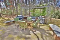 Spacious Lake House for Large Groups w Private Acre+ short path to Lake