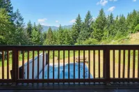 Mountain View Cabin, Hot Tub at White Pass Resort, Mt. Rainier