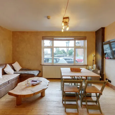 Charming Burnt Oak Retreat