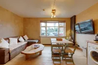 Charming Burnt Oak Retreat