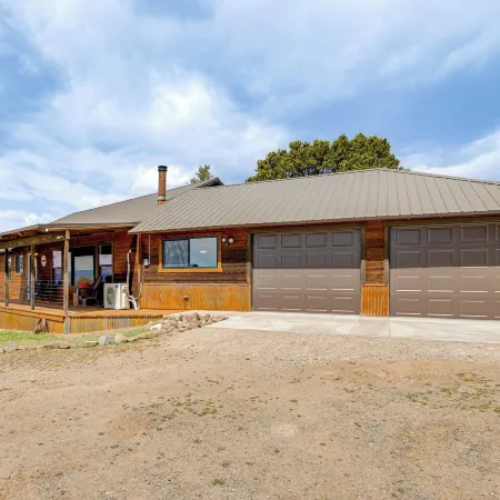 On-site Creek + Views: Grand Mesa Getaway!