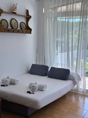 Calella terraza privada y piscina