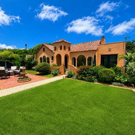 Historic Spanish Home - Walk to the Beach, Restaurants and Shopping!