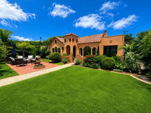 Historic Spanish Home - Walk to the Beach, Restaurants and Shopping! - balcony
