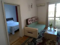 Apartment 3 Rooms, Nearby Casino, Cliff, Port, Aquarium, Beach, Ovidius Square - بيت ضيافة