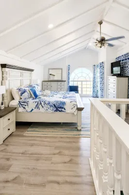 Beachfront Villa • Walk to Atlantis • Sleeps 8 - 3-Star