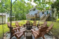 Lake Access & Private Hot Tub at Poconos Home! - 3-Star