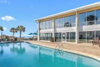 Oceanfront Litchfield Inn - Pools