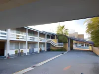 Gateway Motor Inn - parking