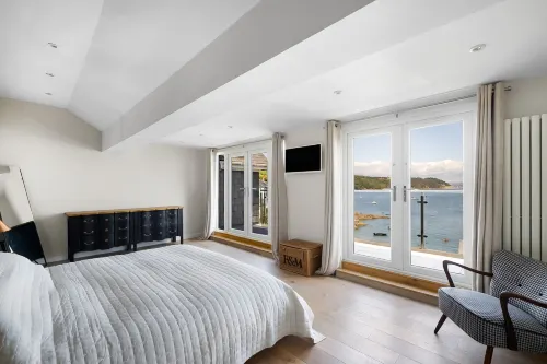 Cawsand Waterfront House With Pool - 4-Star