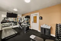 Days Inn & Suites by Wyndham Logan - Gym