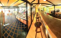 In on the Beach Hotel - بار