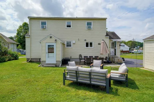 Huge Yard w/ Patio, Playset! Berkshires retreat - Country Houses