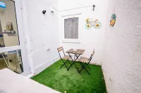 Ground Level Studio Escape with Fast WiFi - Condos