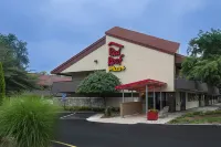 Red Roof Plus+ West Springfield - Pet-friendly