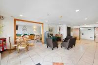 Days Inn by Wyndham Portage - 2-Star