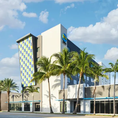 Tru by Hilton Ft. Lauderdale Airport Hotels near Fort Lauderdale Airport Station