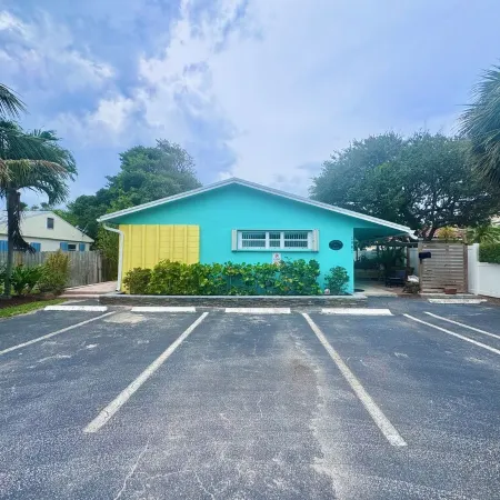 Two Bedroom Retreat Near Deerfield Beach Pier