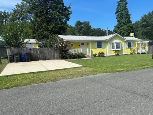 Escape with Your Pet to Sunny Place Cottage! - 4-Star