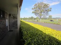 Lakeside Lodge Motel - 駐車場