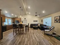 Packer Themed, Renovated 3 Bedroom, 2 1/2 Bath Home- Lambeau Field 16 Min Walk. - 4성급