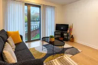 1-Bed - Sleeps 4 - Parking - Central Location - Apartments