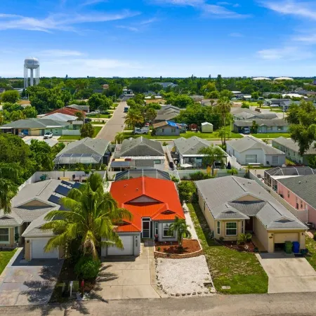 Endless summer in beautiful house with heated pool