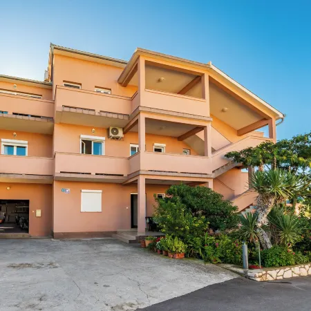 Apartments and Room Ljubica