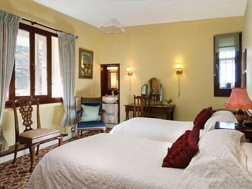 Thatch Close Farm - Housity