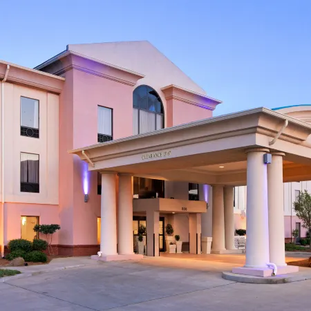 Holiday Inn Express & Suites CLEVELAND by IHG
