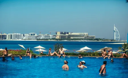 Mövenpick Jumeirah Lakes Towers