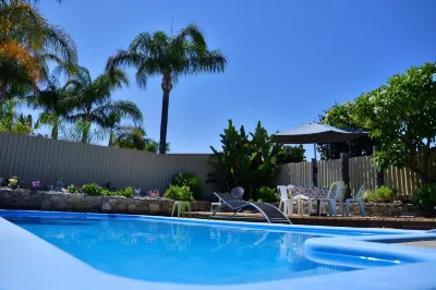 Palms Bed & Breakfast Hotels near St Simon Peter Parish Catholic Church