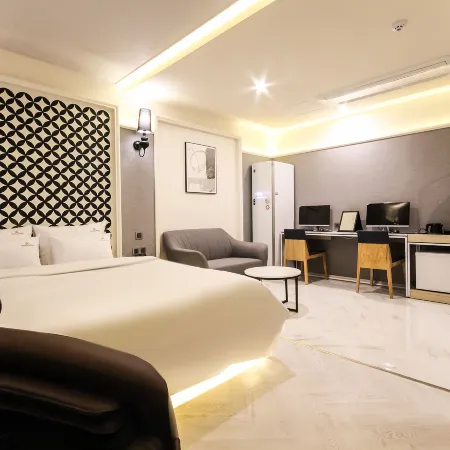 Central Hotel